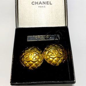 Collection 25 Gold Quilted Clip Earrings
